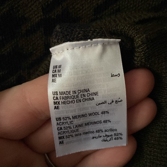 Merino Wool Men’s Green and Navy Houndstooth Sweater - Picture 3 of 3